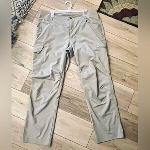 Columbia Women’s Cargo Pants Omni Shade - 38 x 30 (size 16)